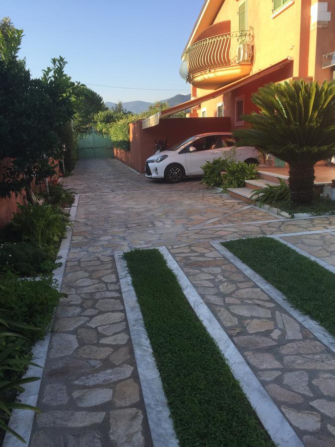 Giusy Bed And Breakfast Marina Di Carrara Eksteriør billede