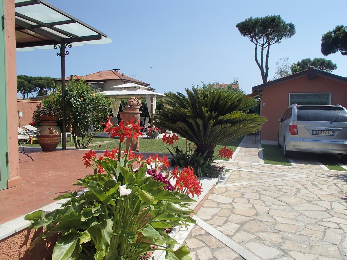 Giusy Bed And Breakfast Marina Di Carrara Eksteriør billede
